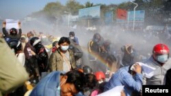 Razbijanje demonstracija podrške Aung San Suu Kyi u Mjanmaru 