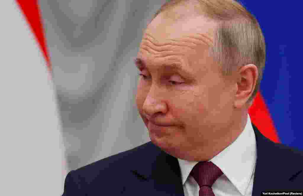 РУСИЈА -&nbsp;Рускиот претседател Владимир Путин во четврток (2 ноември) потпиша закон со кој се отповикува руската ратификација на Договорот за сеопфатна забрана на нуклеарни проби, се наведува во декретот објавен на веб-страницата на владата.