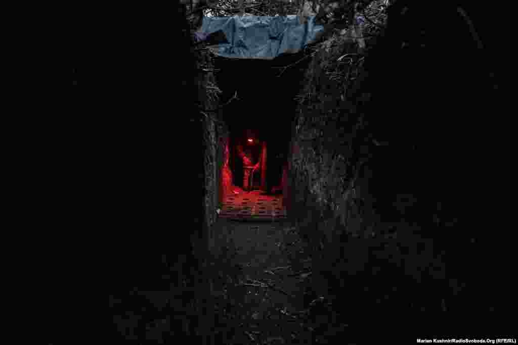 Кураховское направление. Артиллеристы 148-й отдельной артиллерийской бригады десантно-штурмовых войск ВСУ на рассвете готовят к огневой работе снаряды для американской гаубицы M777, или, как ее ещё называют, «три топора»