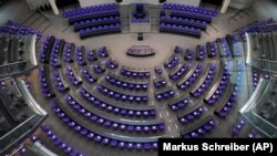 Coaliția care se va forma va trebui să aibă o majoritate de peste 50% din cele 598 de locuri din Parlament. O coaliție între cel puțin trei partide este probabilă.