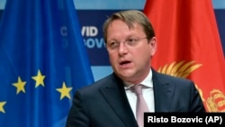 Evropski komesar Oliver Varhelyi sa novim crnogorskim vlastima razgovarao je u maju ove godine u Podgorici (na fotografiji Varhelyi tokom posete Crnoj Gori)