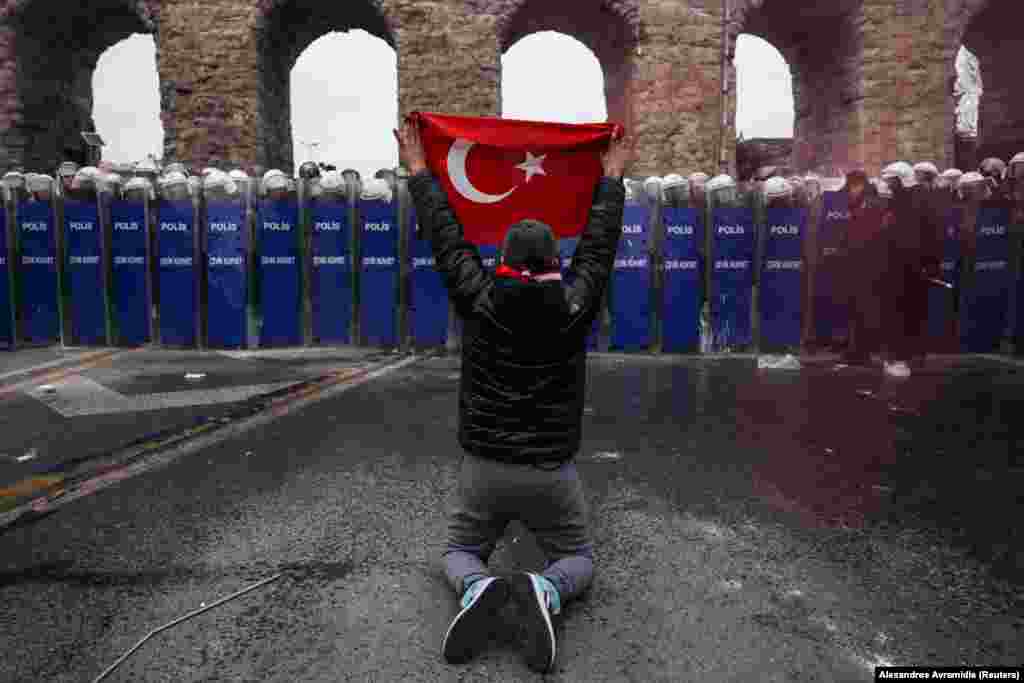 Protesti su održani i dan ranije kada su turske vlasti privele više od 343 osobe u nekoliko gradova.