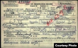 Карточка дипи Николая Матвейчука. 1945 г. Источник: Arolsen Archives.