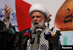 Naim Qassem duke folur gjatë një tubimi.