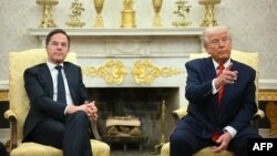 Generalni sekretar NATO-a MArk Rute i predsednik SAD Donald Teramp tokom sastanka u Beloj kući, 13 mart 2025.