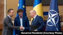 Întâlnirea Prim-ministrului Ilie Bolojan cu reprezentanții Agenției de Rating Fitch, Palatul Victoria, București, 25 iunie 2025.