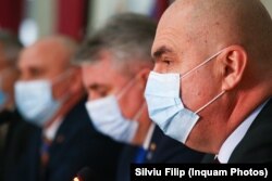 Ilie Bolojan, la o conferință de presă din 2020 din județul Bihor la care a participat și unul dintre colegii pe care astăzi îi critică, Lucian Bode.