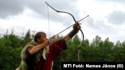 Nemzeti összetartozás napja - Hét nyíllövéssel emlékeztek Vereckén a honfoglaló magyarokra 2016-ban