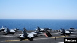 Носачот на авиони USS George H.W. Bush во Ирак, август 2014 година. 