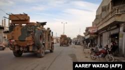 Turski vojni konvoj prolazi kroz grad Atareb na putu ka provinciju Idlib, 3. februar 2020. godine