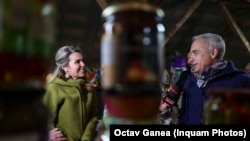 Călin și Cristela Georgescu într-una dintre ieșirile politice.