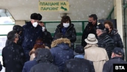 Депуутати от БСП (на снимката) и останалите групи дадоха в сряда проби, за да бъдат тествани за COVID-19, след като преди ден стана ясно, че колегата им от ДПС Хасан Адемов е заразен 