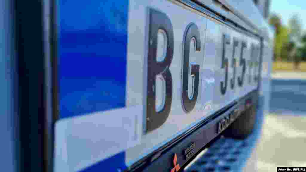 Marrëveshja për uljen e tensioneve mes Kosovës dhe Serbisë e arritur në Bruksel më 30 shtator, përveç letrave ngjitëse, parasheh edhe vendosjen e misionit të KFOR-it në Jarinjë dhe Bërnjak. Pjesëtarët e KFOR-it do të qëndrojnë dy javë në këto dy pikëkalime.&nbsp;