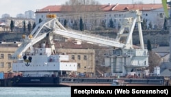 Плавучий кран ПК-400 «Севастополь» у причала Севморзавода в феврале 2022 года. Скриншот сайта fleetphoto.ru
