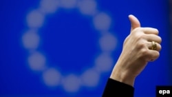 Илустрација - гласање на пратеници во Европскиот парламент. 