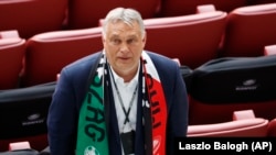 A miniszterelnök a Puskás Arénában a magyar–portugál meccsen 2016-ban