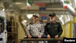 Un videoclip publicat de presa de stat iraniană înfățișează lideri militari de rang înalt care vizitează o instlație subterană militară.