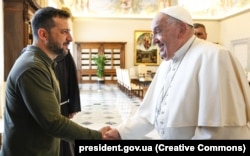 Папата се срещна с украинсикя президент Володимир Зеленски през октомври 2024 г.