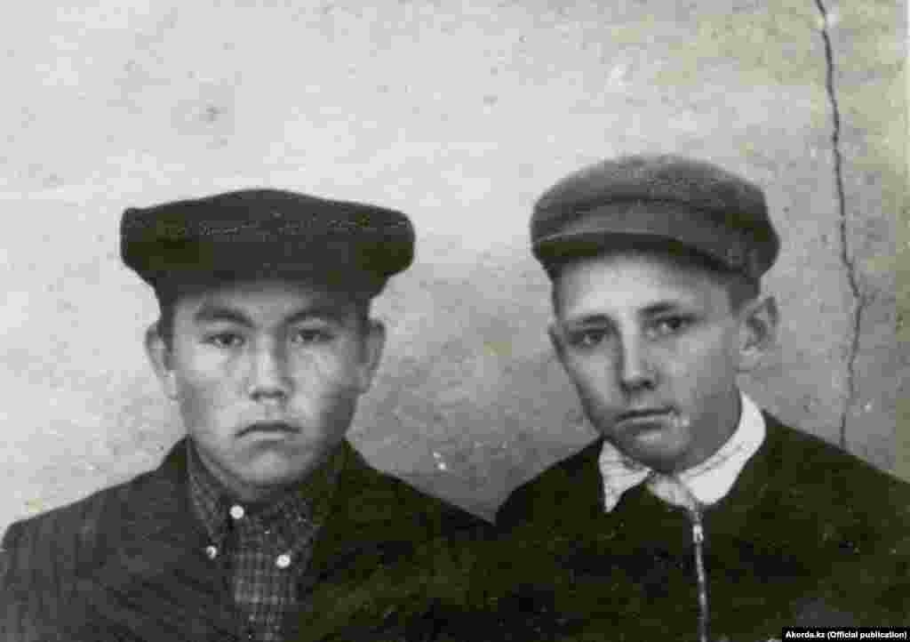 საბჭოთა სკოლის მოსწავლე, ყაზახეთის მომავალი პრეზიდენტი, ნურსულთან ნაზარბაევი.