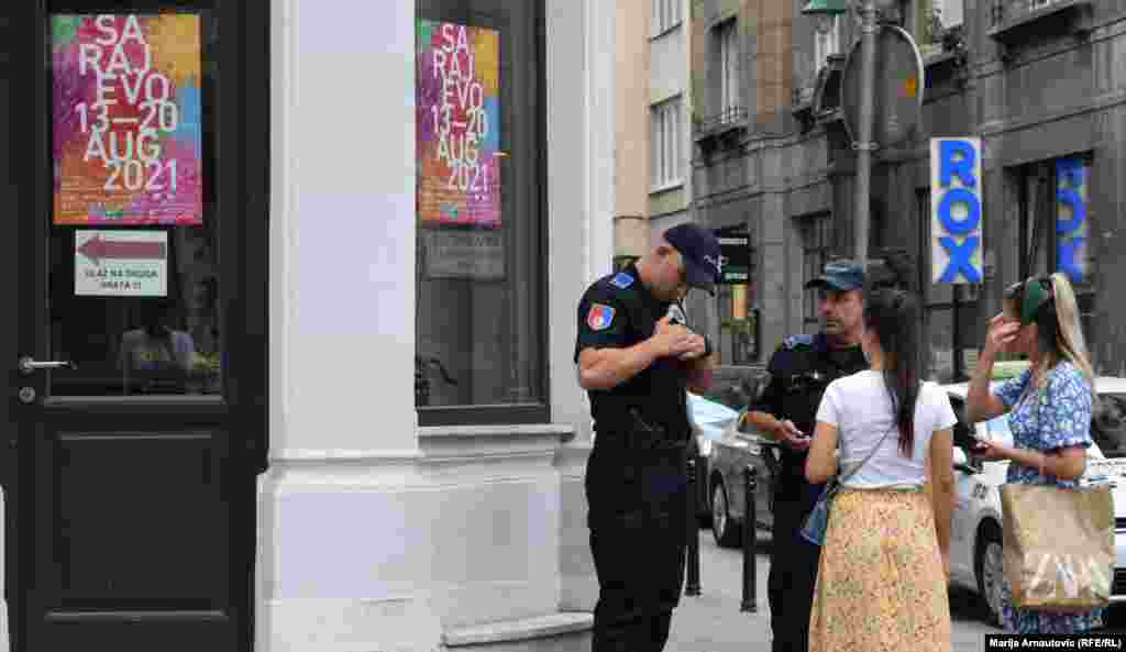 Iz Direkcije Sarajevo Film Festival kažu da je Festival COVID-siguran događaj i održaće se u skladu sa mišljenjem Ministarstva zdravstva Kantona Sarajevo i prema mjerama i uputama koje je za održavanje Festivala izdao Zavod za javno zdravstvo Kantona Sarajevo.