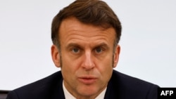 Președintele Macron spune că Occidentul trebuie să se ferească de o capitulare în fața lui Putin, dar că nu e momentul să se „țipe” la el. Aici la conferința dedicată Siriei (în ruine, după războiul civil provocat de dictatorul Bashar al Assad), 13 februarie 2025.