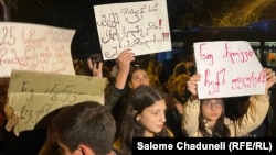 სკოლის მოსწავლეებსა და მათ მშობლებს გზა რამდენიმე საათის განმავლობაში ჰქონდათ გადაკეტილი