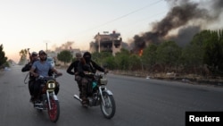 Бедуинские бойцы в провинции Эс-Сувейда, где произошли столкновения между друзами и бедуинами. Армия обороны Израиля 15 июля нанесла удары по сирийским военным в этом районе.