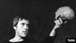 ვლადიმირ ვისოცკი ჰამლეტის როლში