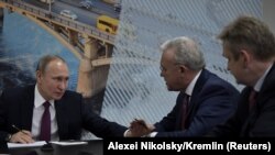 Рускиот претседател Владимир Путин на состанок со руски тајкуни (архивска фотографија)