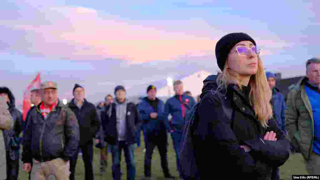 Okupljeni prate manifestaciju na kojoj su se obratili samo preživjeli iz Auschwitza.&nbsp;