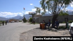 Въезд в анклав Ворух.