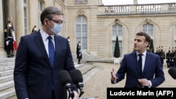 Francuska, predsednik Srbije Aleksandar Vučić i francuski predsednik Emanuel Makron tokom konferencije za medije ispred Jelisejske palate u Parizu, uoči sastanka dva lidera 1. februara 2021. godine