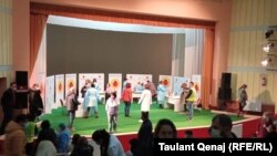 Punëtorët shëndetësorë nga Kosova duke u vaksinuar në Kukës të Shqipërisë.