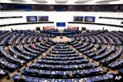 Parlamentul European se reunește la Strasbourg.