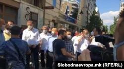 Втор протест на ВМРО-ДПМНЕ против поскапувањето на струјата - Партиското раководство пред седиштето на Регулаторната комисија за енергетика