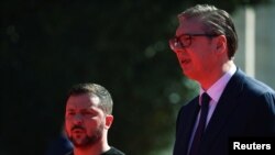 Presidenti i Serbisë, Aleksandar Vuçiq (djathtas) dhe presidenti i Ukrainës, Volodymyr Zelensky, në Tiranë, Shqipëri, 28 shkurt 2024.