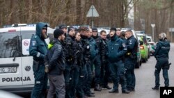 Rendőrök a támadás helyszínén, Vilniusban 2024. március 13-án