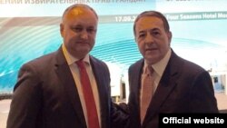 Igor Dodon la Moscova, în 2016, împreună cu Luis Ayala, secretarul-general al Internaționalei socialiste
