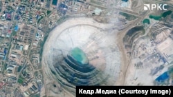 Фото сделанно космическим аппаратом "Ресурс-П". Месторождение алмазов "Мир" в Якутии. Фото: Роскосмос