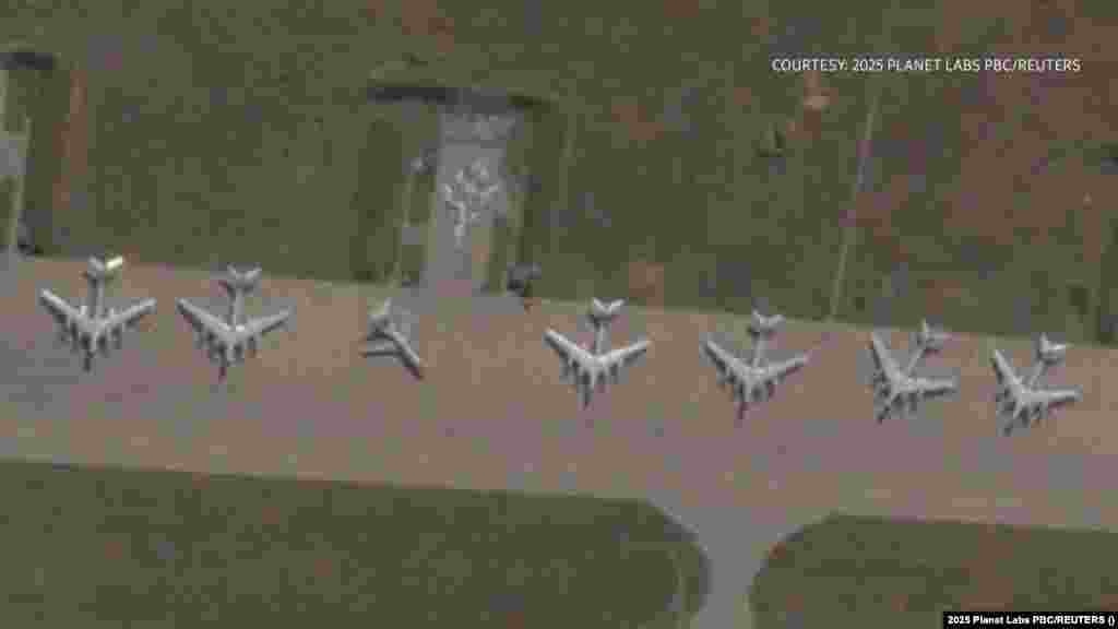 Спутниковое изображение российской базы до удара украинских беспилотников