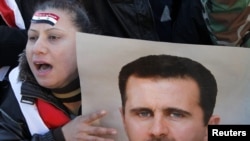 Pristalice al Asada na protestu u Damasku