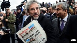 Делото срещу журналистите от "Джумхюриет" беше сред най-шумните в Турция. Десетки репортери и редактори бяха осъдени на затвор и излежаха присъдите си. Главният редактор Джан Дюндар (на снимката) сега живее в Германия.