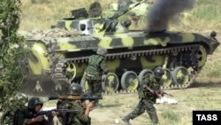 Нерӯҳои низомии Тоҷикистон ҳини машқҳои омӯзишӣ