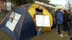 „ნუ მოკლავ მღვდელს!“