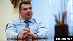 «Схеми» зафіксували, як директор НАБУ Артем Ситник відвідував у Козині 26 квітня будинок, у якому мешкає президент Порошенко 