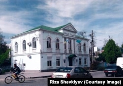 Здание Меджлиса крымскотатарского народа и офиса газеты «Авдет» в Симферополе