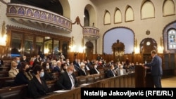 Sednicu su u znak protesta napustila dva odbornika Demokratskog saveza Hrvata u Vojvodini