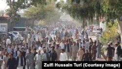 Pakistanezët në Kurram duke protestuar kundër sulmeve ndaj myslimanëve shiitë. 7 nëntor 2024. 