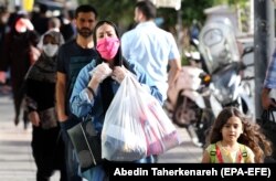 Sociologii de origine iraniană spun că noua lege degradează femeilor și e expresia dorinței puterii religioase de a-și spori influența.