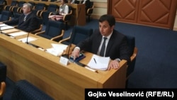 Nebojša Vukanović iz SDS-a predložio je Deklaraciju o položaju srpskog naroda u Crnoj Gori o kojoj treba da glasa Narodna skupština RS